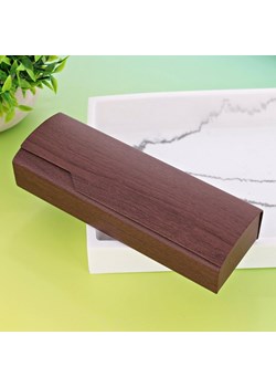 Etui okularowe na magnes STHC-15B brązowe ze sklepu Stylion w kategorii Okulary zerówki męskie - zdjęcie 185966529