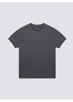 Koszulka męska z logo BIG STAR na piersi czarna Lobber 906 ze sklepu Big Star w kategorii T-shirty męskie - zdjęcie 185967516