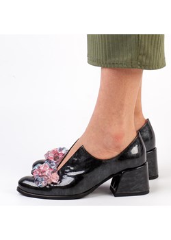 Szare skórzane Polskie półbuty damskie z kryształami na obcasie Suzana ze sklepu suzana.pl w kategorii Półbuty damskie - zdjęcie 185971165