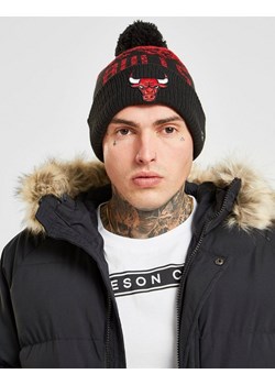 NEW ERA NBA CHICAGO BULLS POM BEANIE HAT CHICAGO BULLS OTC ze sklepu JD Sports  w kategorii Czapki zimowe męskie - zdjęcie 185974005