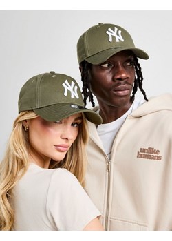 NEW ERA CZAPKA LEAGUE ESSENTIAL 9FORTY NYY KHAKI NEW YORK YA - id: 80636010 - marki New Era - 185974159 NEW ERA CZAPKA LEAGUE ESSENTIAL 9FORTY NYY KHAKI NEW YORK YA ze sklepu JD Sports  w kategorii Czapki z daszkiem męskie - zdjęcie 185974159