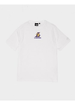 NEW ERA T-SHIRT LOS ANGELES LAKERS - id: 60669175 - marki New Era - 185975257 NEW ERA T-SHIRT LOS ANGELES LAKERS ze sklepu JD Sports w kategorii T-shirty męskie - zdjęcie 185975257