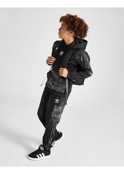 ADIDAS SPODNIE CAMO CB MIX CRGO JOG BLK B ze sklepu JD Sports  w kategorii Spodnie chłopięce - zdjęcie 185977765