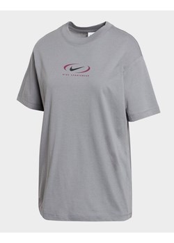 NIKE T-SHIRT SS W NSW TEE BF PRNT SWSH ze sklepu JD Sports  w kategorii Bluzki damskie - zdjęcie 185983856