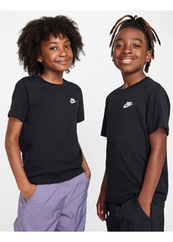 NIKE T-SHIRT K NSW TEE EMB FUTURA LBR - id: FZ5177-010 - marki Nike - 185984047 NIKE T-SHIRT K NSW TEE EMB FUTURA LBR ze sklepu JD Sports w kategorii T-shirty chłopięce - zdjęcie 185984047