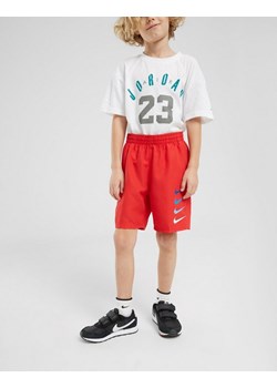 NIKE SWIM SZORTY STACKED SWOOSH SWIM RED ze sklepu JD Sports  w kategorii Spodenki chłopięce - zdjęcie 185985909