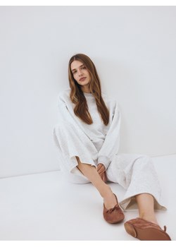 Reserved - Dresowe spodnie - jasnoszary ze sklepu Reserved w kategorii Spodnie damskie - zdjęcie 186002466