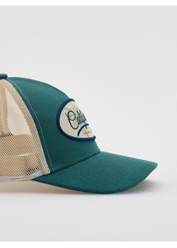 Reserved - Czapka trucker z naszywką - morski - id: 075CR-67X - marki Reserved - 186005666 Reserved - Czapka trucker z naszywką - morski ze sklepu Reserved w kategorii Czapki z daszkiem męskie - zdjęcie 186005666