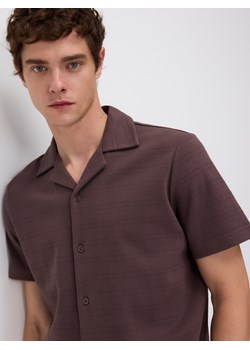 Reserved - Strukturalna koszula regular fit - ciemnobrązowy ze sklepu Reserved w kategorii Koszule męskie - zdjęcie 186007075