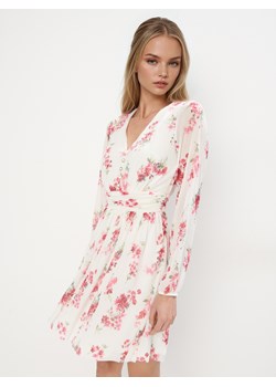 Mohito - Sukienka mini w różowe kwiaty - różowy ze sklepu Mohito w kategorii Sukienki - zdjęcie 186017665