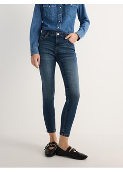 Reserved - Jeansy slim fit ze średnim stanem - niebieski ze sklepu Reserved w kategorii Jeansy damskie - zdjęcie 186024059