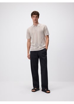 Reserved - Ażurowy sweter polo - beżowy ze sklepu Reserved w kategorii T-shirty męskie - zdjęcie 186024467
