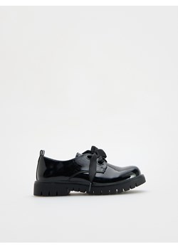 Reserved - Lakierowane loafersy - czarny ze sklepu Reserved w kategorii Półbuty dziecięce - zdjęcie 186025618