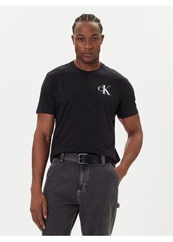 Calvin Klein Jeans T-Shirt 30s Chest Logo LV04RD865G Czarny Regular Fit - id: 0000305346636 - marki Calvin Klein - 186028488 Calvin Klein Jeans T-Shirt 30s Chest Logo LV04RD865G Czarny Regular Fit ze sklepu MODIVO w kategorii T-shirty męskie - zdjęcie 186028488