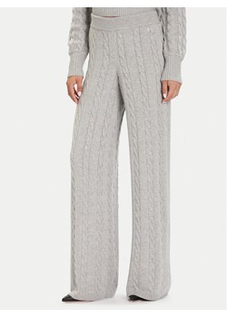 Guess Spodnie dzianinowe W5BB52 Z1192 Szary Regular Fit ze sklepu MODIVO w kategorii Spodnie damskie - zdjęcie 186028589