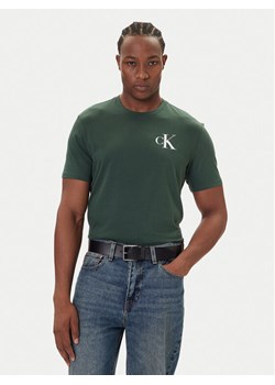 Calvin Klein Jeans T-Shirt 30s Chest Logo LV04RD865G Zielony Regular Fit ze sklepu MODIVO w kategorii T-shirty męskie - zdjęcie 186029038