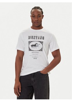 Mustang T-Shirt Akron 1016864 Biały Relaxed Fit ze sklepu MODIVO w kategorii T-shirty męskie - zdjęcie 186029776