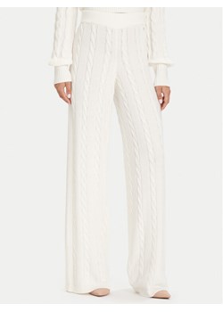 Guess Spodnie dzianinowe W5BB52 Z1192 Écru Regular Fit ze sklepu MODIVO w kategorii Spodnie damskie - zdjęcie 186029808
