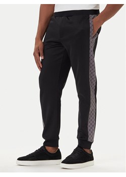 JOOP! Spodnie dresowe 17 JJ-48Ionnito 30049571 Czarny Regular Fit ze sklepu MODIVO w kategorii Spodnie męskie - zdjęcie 186030406