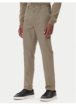 BOSS Chinosy P-Kaiton1 50543945 Beżowy Slim Fit ze sklepu MODIVO w kategorii Spodnie męskie - zdjęcie 186030926