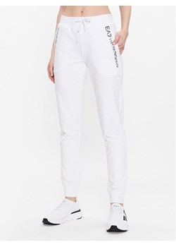 EA7 Emporio Armani Spodnie dresowe 3RTP65 TJCQZ 0102 Biały Regular Fit ze sklepu MODIVO w kategorii Spodnie damskie - zdjęcie 186031588