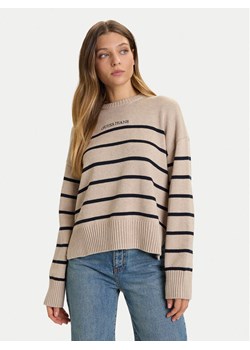 Guess Jeans Sweter W5BR03 Z3HM1 Beżowy Relaxed Fit ze sklepu MODIVO w kategorii Swetry damskie - zdjęcie 186032637