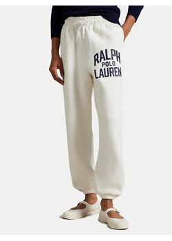 Polo Ralph Lauren Spodnie dresowe 211971758002 Biały Tapered Fit ze sklepu MODIVO w kategorii Spodnie damskie - zdjęcie 186032786
