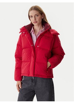 Tommy Jeans Kurtka puchowa Alaska DW0DW21623 Czerwony Relaxed Fit ze sklepu MODIVO w kategorii Kurtki damskie - zdjęcie 186032848