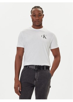 Calvin Klein Jeans T-Shirt 30s Chest Logo LV04RD865G Biały Regular Fit ze sklepu MODIVO w kategorii T-shirty męskie - zdjęcie 186033325