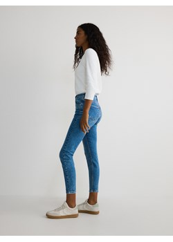 Reserved - Jeansy slim fit ze średnim stanem - niebieski ze sklepu Reserved w kategorii Jeansy damskie - zdjęcie 186068529