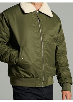 Sinsay - Kurtka bomberka z kołnierzykiem - khaki ze sklepu Sinsay w kategorii Kurtki męskie - zdjęcie 186082468