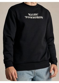 Sinsay - Bluza crewneck z napisem - czarny - id: 5035O-99X - marki Sinsay - 186082957 Sinsay - Bluza crewneck z napisem - czarny ze sklepu Sinsay w kategorii Bluzy męskie - zdjęcie 186082957