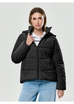 Sinsay - Ocieplana kurtka puffer z kapturem - czarny ze sklepu Sinsay w kategorii Kurtki damskie - zdjęcie 186083146