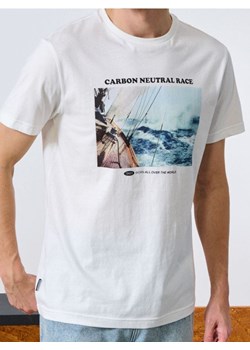 Sinsay - Koszulka z nadrukiem - kremowy - id: 616EY-01X - marki Sinsay - 186083259 Sinsay - Koszulka z nadrukiem - kremowy ze sklepu Sinsay w kategorii T-shirty męskie - zdjęcie 186083259
