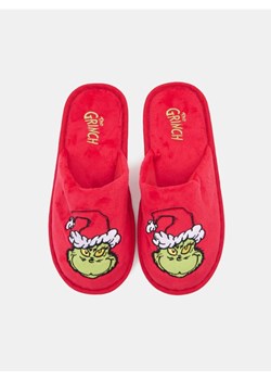 Sinsay - Ciepłe kapcie z motywem świątecznym Grinch - czerwony - id: 867EU-33X - marki Sinsay - 186083875 Sinsay - Ciepłe kapcie z motywem świątecznym Grinch - czerwony ze sklepu Sinsay w kategorii Kapcie damskie - zdjęcie 186083875