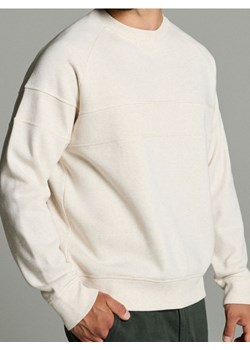 Sinsay - Bluza crewneck - kremowy - id: 917EU-01M - marki Sinsay - 186084058 Sinsay - Bluza crewneck - kremowy ze sklepu Sinsay w kategorii Bluzy męskie - zdjęcie 186084058