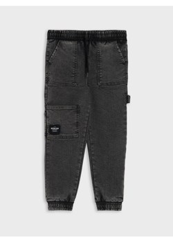 Sinsay - Jeansy jogger z efektem sprania - szary - id: 944EM-90J - marki Sinsay - 186084177 Sinsay - Jeansy jogger z efektem sprania - szary ze sklepu Sinsay w kategorii Spodnie chłopięce - zdjęcie 186084177