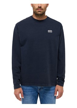 Męski Longsleeve Mustang Style Amarillo Dark Sapphire 1015848 4136 ze sklepu YouNeedit.pl w kategorii T-shirty męskie - zdjęcie 186085459