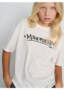 Sinsay - Koszulka z nadrukiem Mindfull - kremowy ze sklepu Sinsay w kategorii Bluzki dziewczęce - zdjęcie 186090725