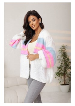 krótki pastelowy sweter rozpinany ema w paski polski producent j&k premium - śmietanka ecru ze sklepu STYLOWO w kategorii Swetry damskie - zdjęcie 186090928