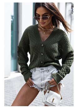 zapinany krótki sweter abi z ażurkiem polski produkt j&k premium - khaki ze sklepu STYLOWO w kategorii Swetry damskie - zdjęcie 186091276