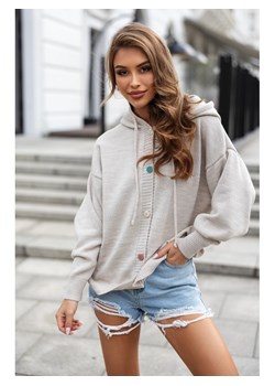 krótki sweter z kapturem venus a'la bluza polski producent j&k premium - beżowe ze sklepu STYLOWO w kategorii Swetry damskie - zdjęcie 186091419