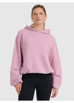 Damska bluza nierozpinana z kapturem 4F 4FRAW25TSWSF2462 - różowa ze sklepu Sportstylestory.com w kategorii Bluzy damskie - zdjęcie 186095829