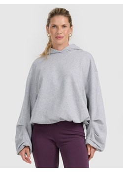 Damska bluza nierozpinana z kapturem 4F 4FRAW25TSWSF2462 - szara ze sklepu Sportstylestory.com w kategorii Bluzy damskie - zdjęcie 186095839