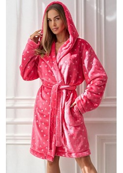 Krótki szlafrok damski z kapturem malinowy 2550 Amira, Kolor malinowy, Rozmiar M, L&amp;L ze sklepu Primodo w kategorii Szlafroki damskie - zdjęcie 186119398