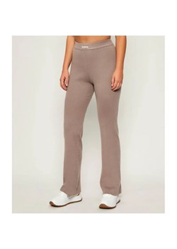 GUESS ACTIVE Spodnie dzianinowe FLAMINIA | flare fit | z dodatkiem wełny ze sklepu Gomez Fashion Store w kategorii Spodnie damskie - zdjęcie 186124547