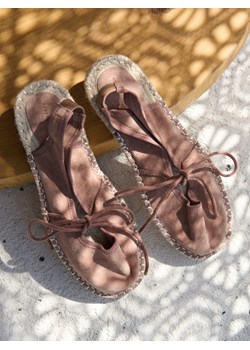 Reserved - Zamszowe espadryle z wiązaniem - brązowy ze sklepu Reserved w kategorii Espadryle damskie - zdjęcie 186127995