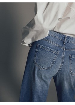 Reserved - Jeansy z szerokimi nogawkami - niebieski - id: 443BT-55J - marki Reserved - 186131705 Reserved - Jeansy z szerokimi nogawkami - niebieski ze sklepu Reserved w kategorii Jeansy damskie - zdjęcie 186131705