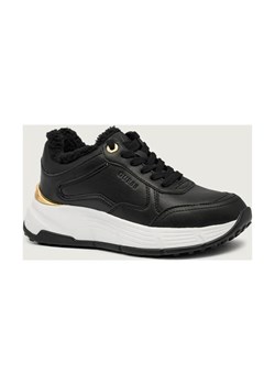 Guess Sneakersy FARREA | shearling ze sklepu Gomez Fashion Store w kategorii Buty sportowe damskie - zdjęcie 186139389
