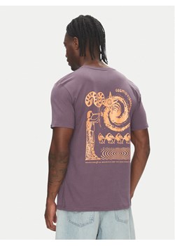 Quiksilver T-Shirt EQYZT08053 Fioletowy Regular Fit - id: 0000305402691 - marki Quiksilver - 186140787 Quiksilver T-Shirt EQYZT08053 Fioletowy Regular Fit ze sklepu MODIVO w kategorii T-shirty męskie - zdjęcie 186140787